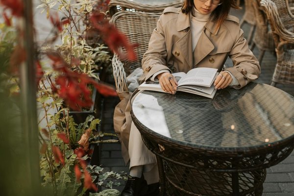 Guide Pratique : Comment Mettre en Valeur les Portraits d"Artisans Locaux dans une Exposition Photographique